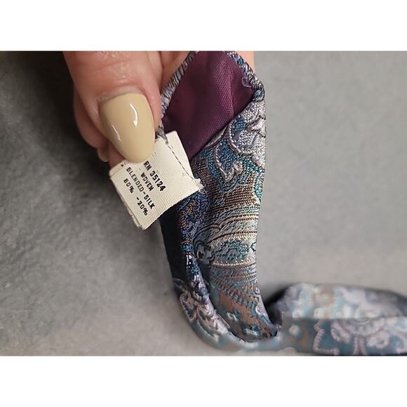 Vintage Hanover Slim Necktie Silver Blue Gray Paisley Pattern 60s Mod GVC - Picture 7 of 7